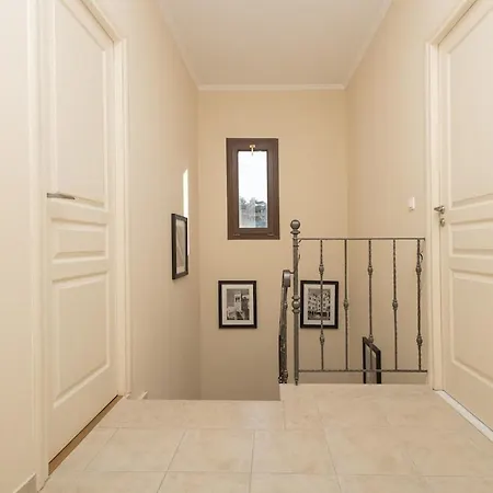 Semesterbostad Anemos *